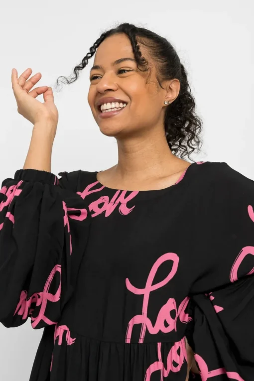 Livia - Love Musta